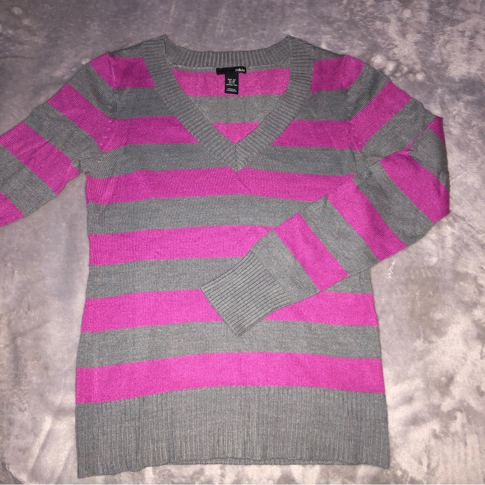 H&M grey, purple striped v-neck sweater/ long sleeve shirt/ top